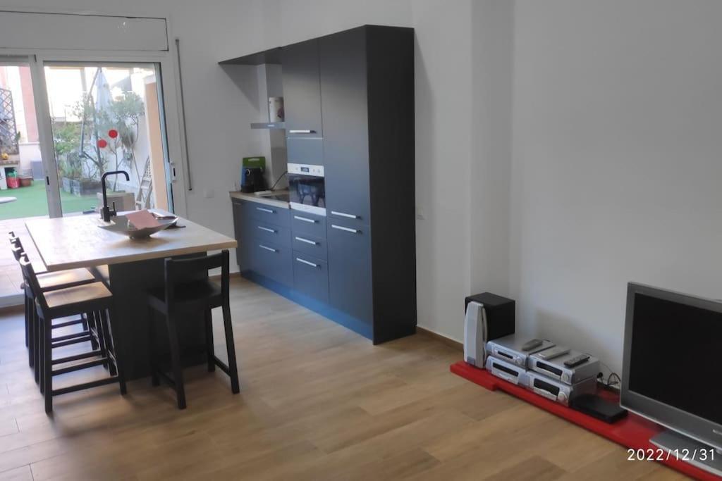 Precioso Apartamento Con Magnifico Patio. Сан Фелиу де Льобрегат Екстериор снимка
