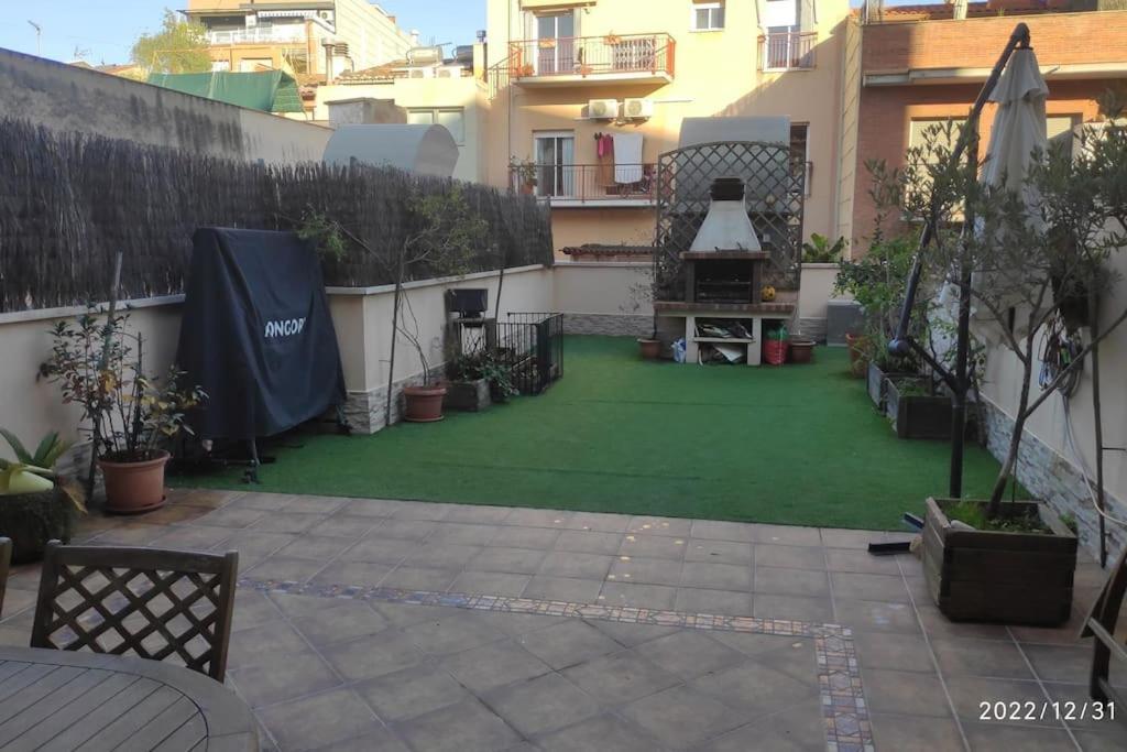 Precioso Apartamento Con Magnifico Patio. Сан Фелиу де Льобрегат Екстериор снимка
