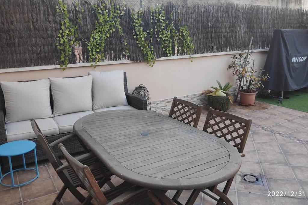 Precioso Apartamento Con Magnifico Patio. Сан Фелиу де Льобрегат Екстериор снимка