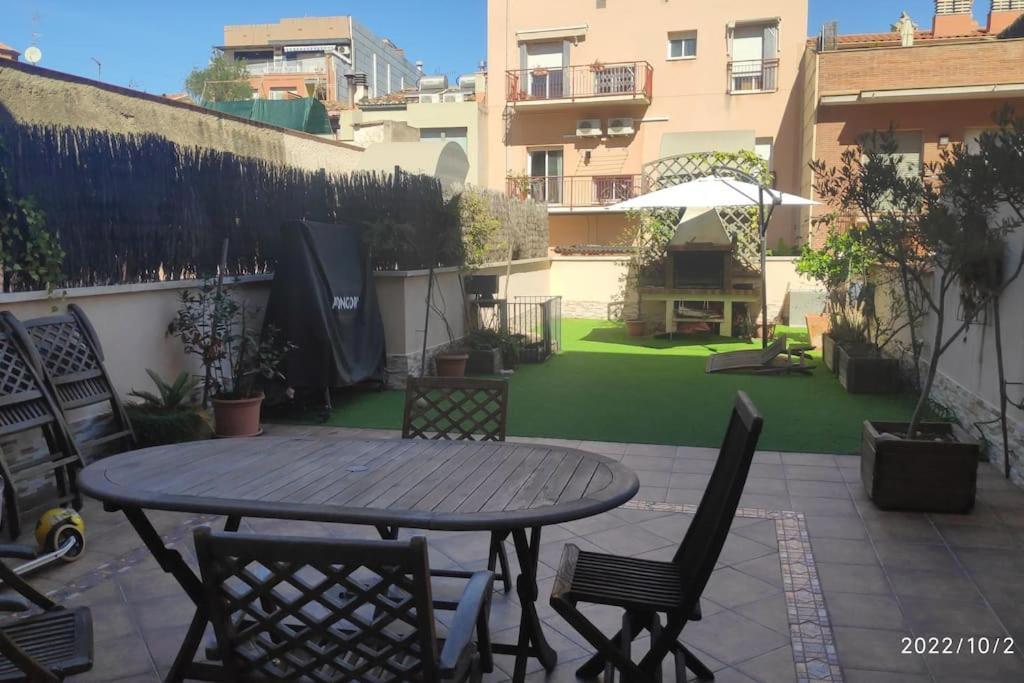Precioso Apartamento Con Magnifico Patio. Сан Фелиу де Льобрегат Екстериор снимка